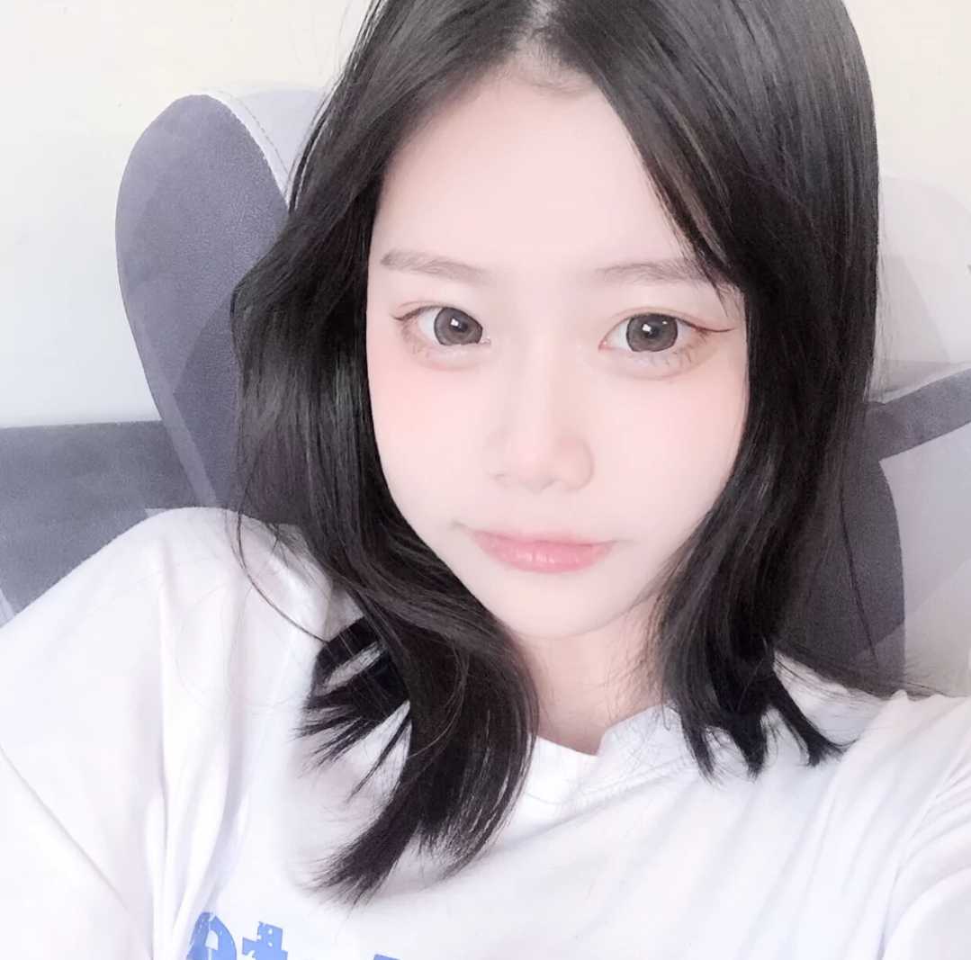 真人纯欲女生头像