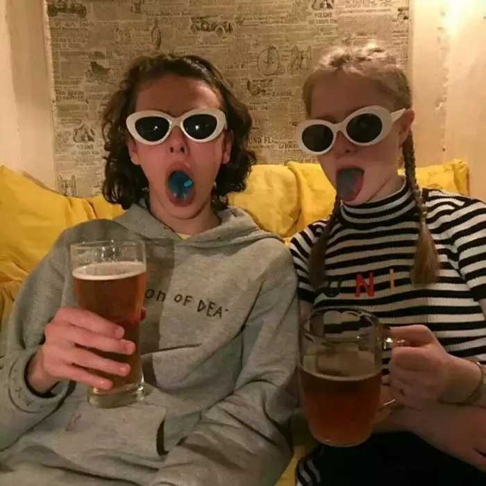 欧美头像女生： 能抬起你的手吗 别用脚打了行不行