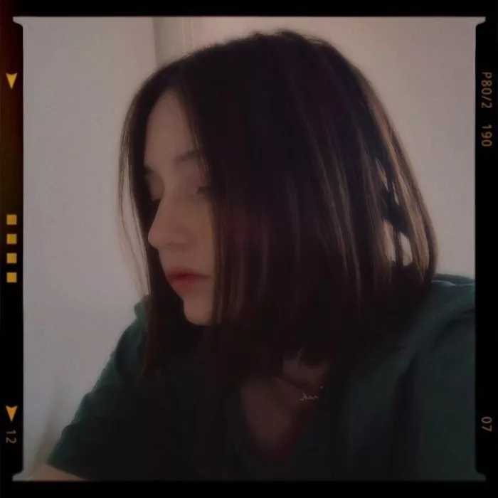 欧美头像女生： 能抬起你的手吗 别用脚打了行不行