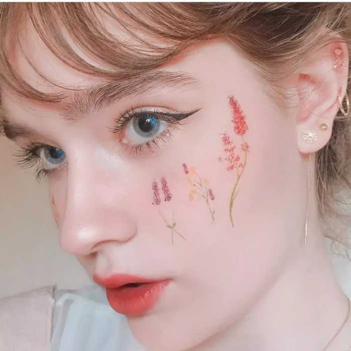 欧美头像女生： 能抬起你的手吗 别用脚打了行不行