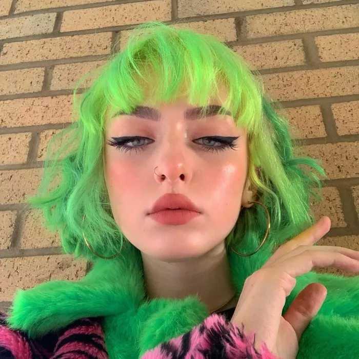 欧美头像女生： 能抬起你的手吗 别用脚打了行不行