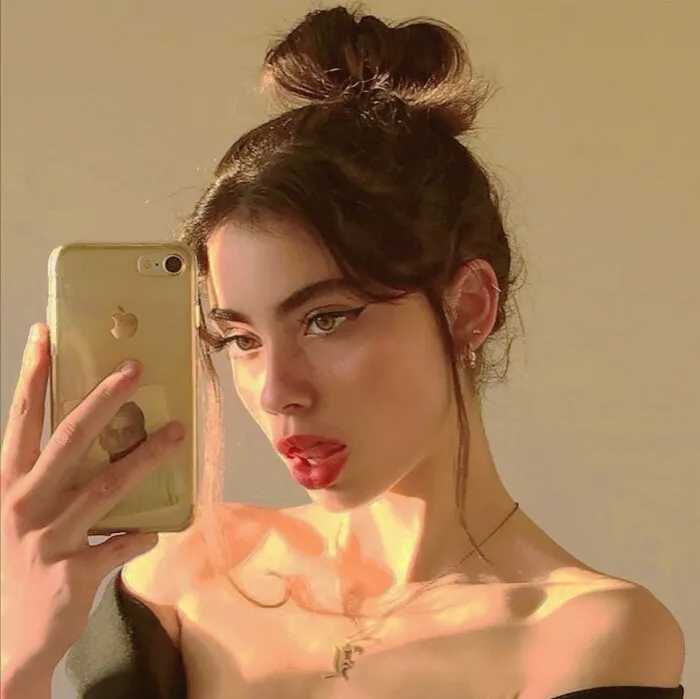 欧美头像女生： 能抬起你的手吗 别用脚打了行不行