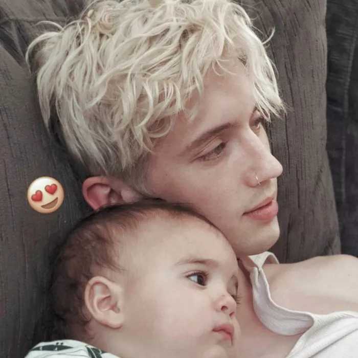 欧美头像女生： 能抬起你的手吗 别用脚打了行不行