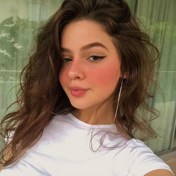 欧美头像女生： 能抬起你的手吗 别用脚打了行不行