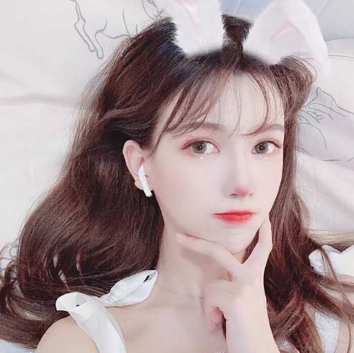小清新酷酷的头像女生