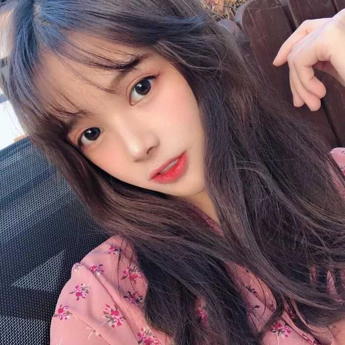 小清新酷酷的头像女生