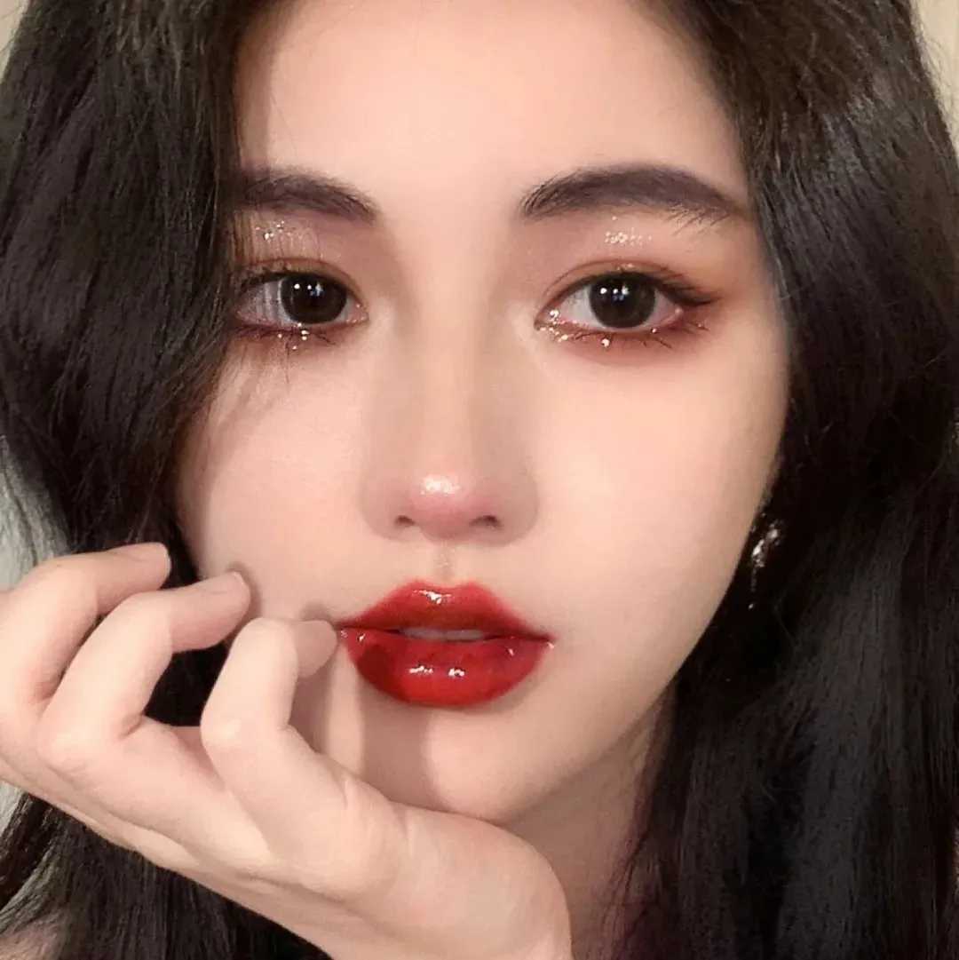 女生头像中短发真人