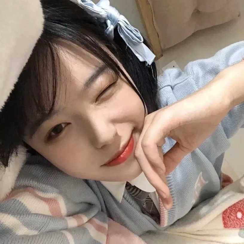 女生头像中短发真人