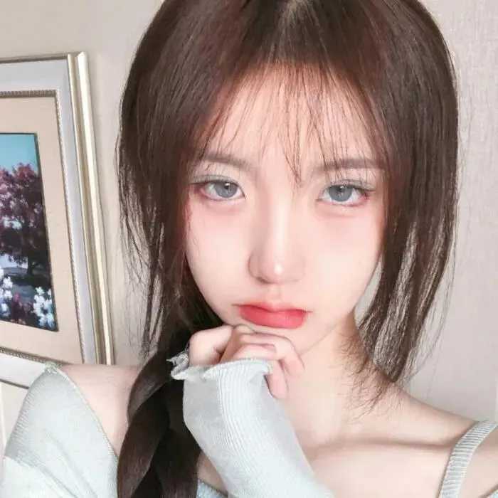 女生头像中短发真人