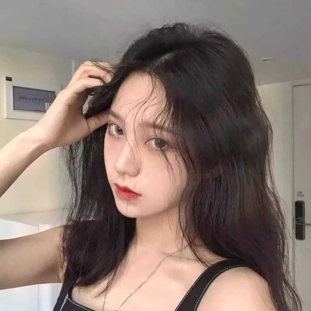 女生头像中短发真人