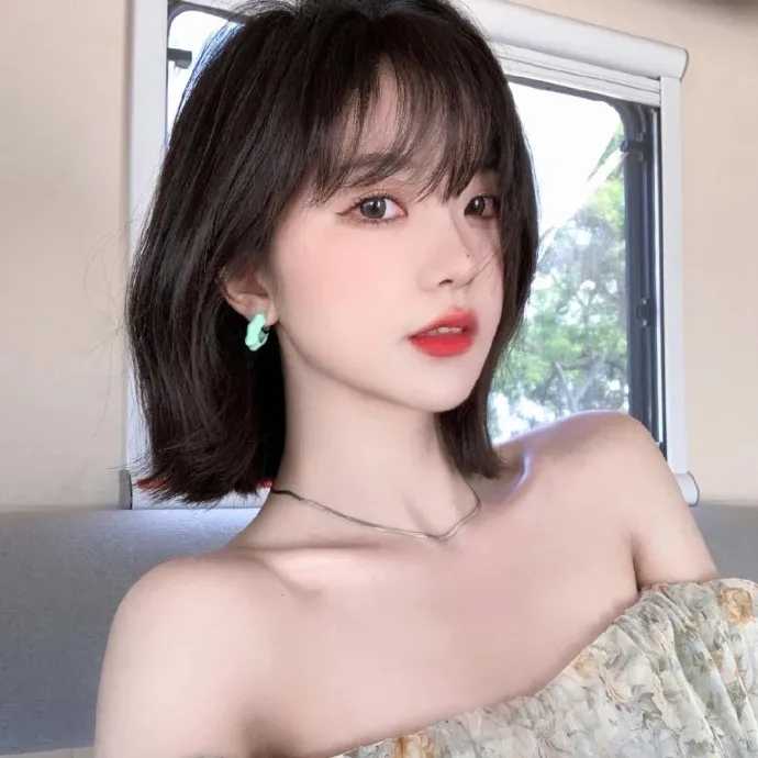 女生头像中短发真人