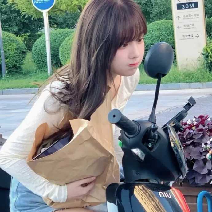 女生头像中短发真人