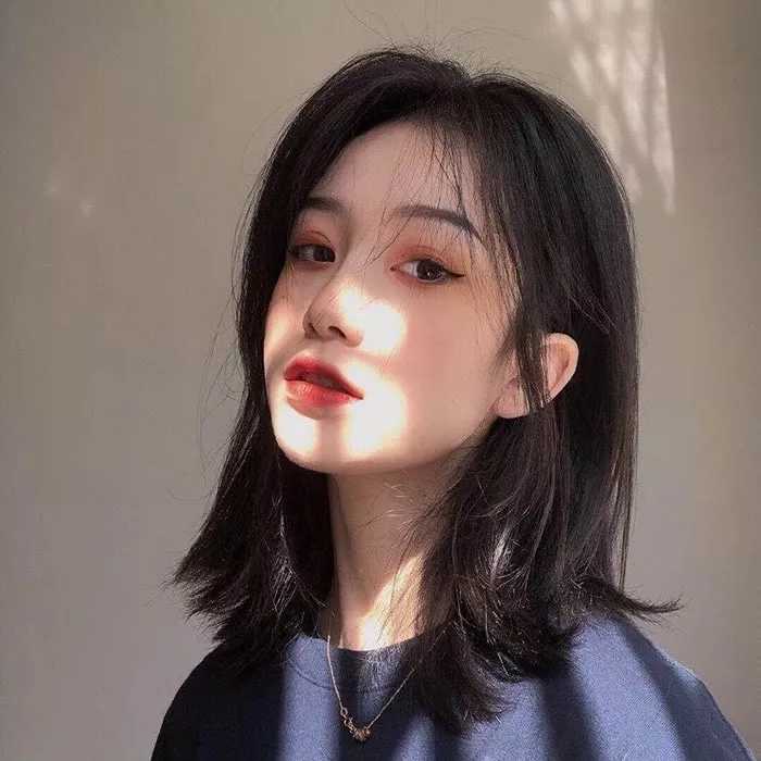 侧面头像女生唯美漂亮