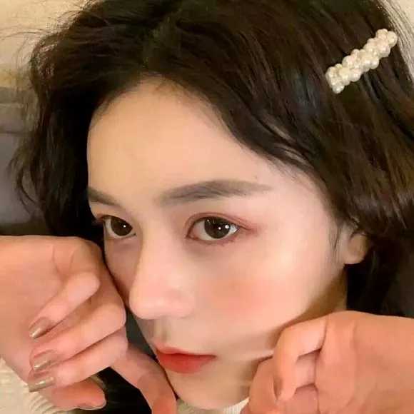 侧面头像女生唯美漂亮