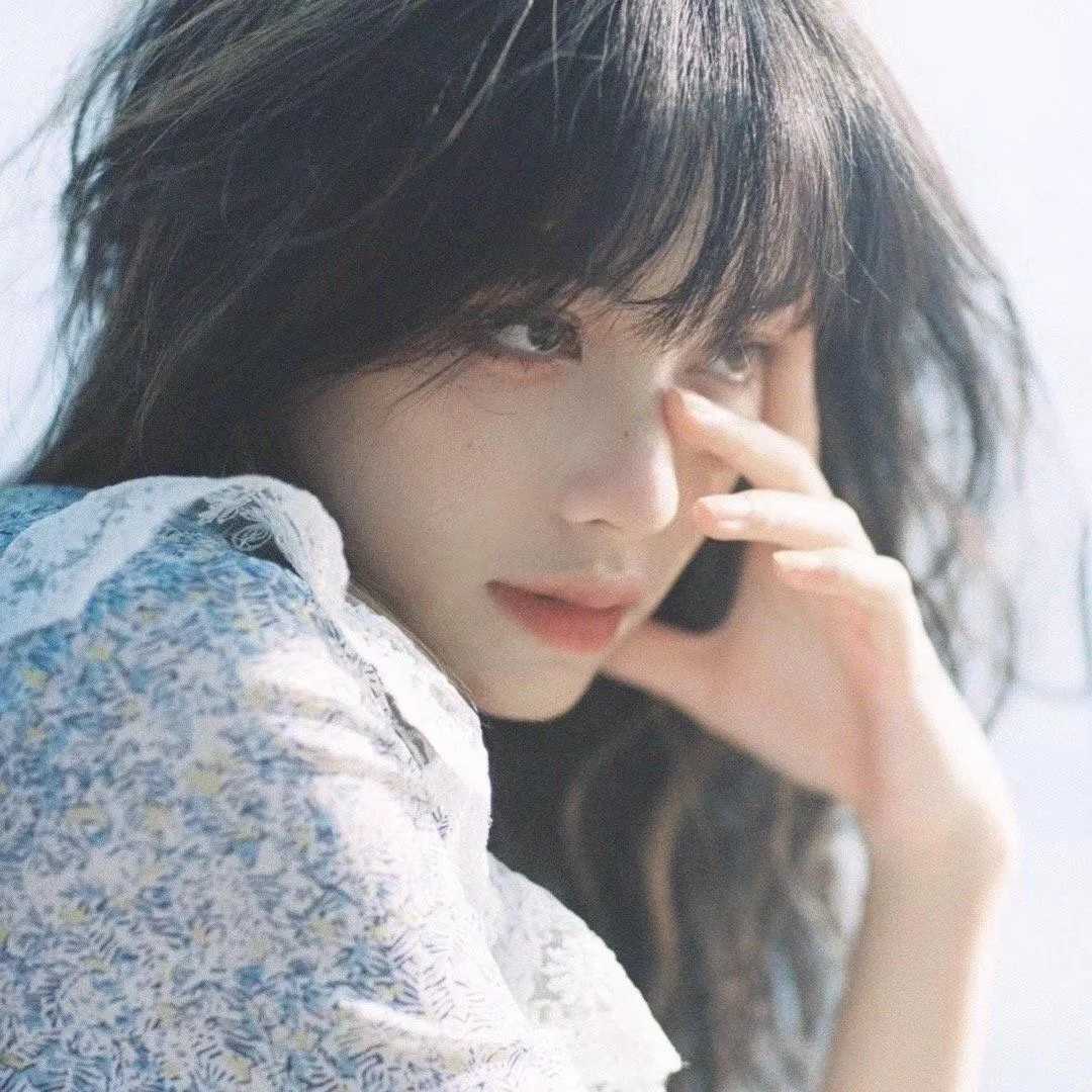 qq唯美头像女生侧面