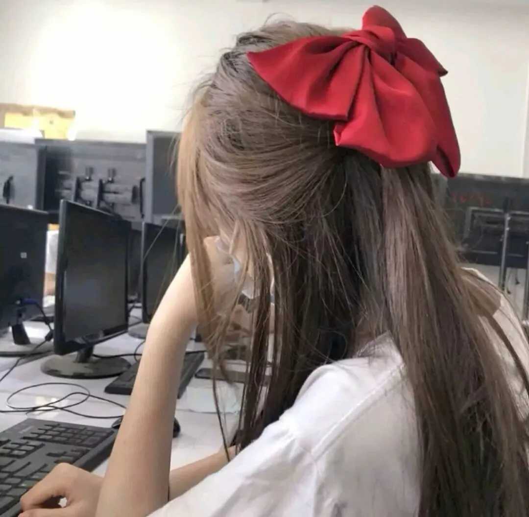 可爱的头像 红色蝴蝶结女生头像