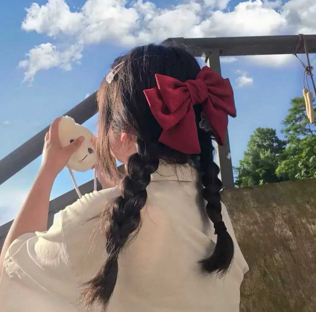 可爱的头像 红色蝴蝶结女生头像