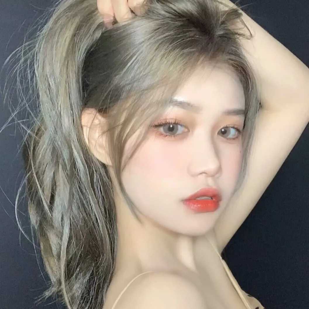 头像女生 简单气质单人头像