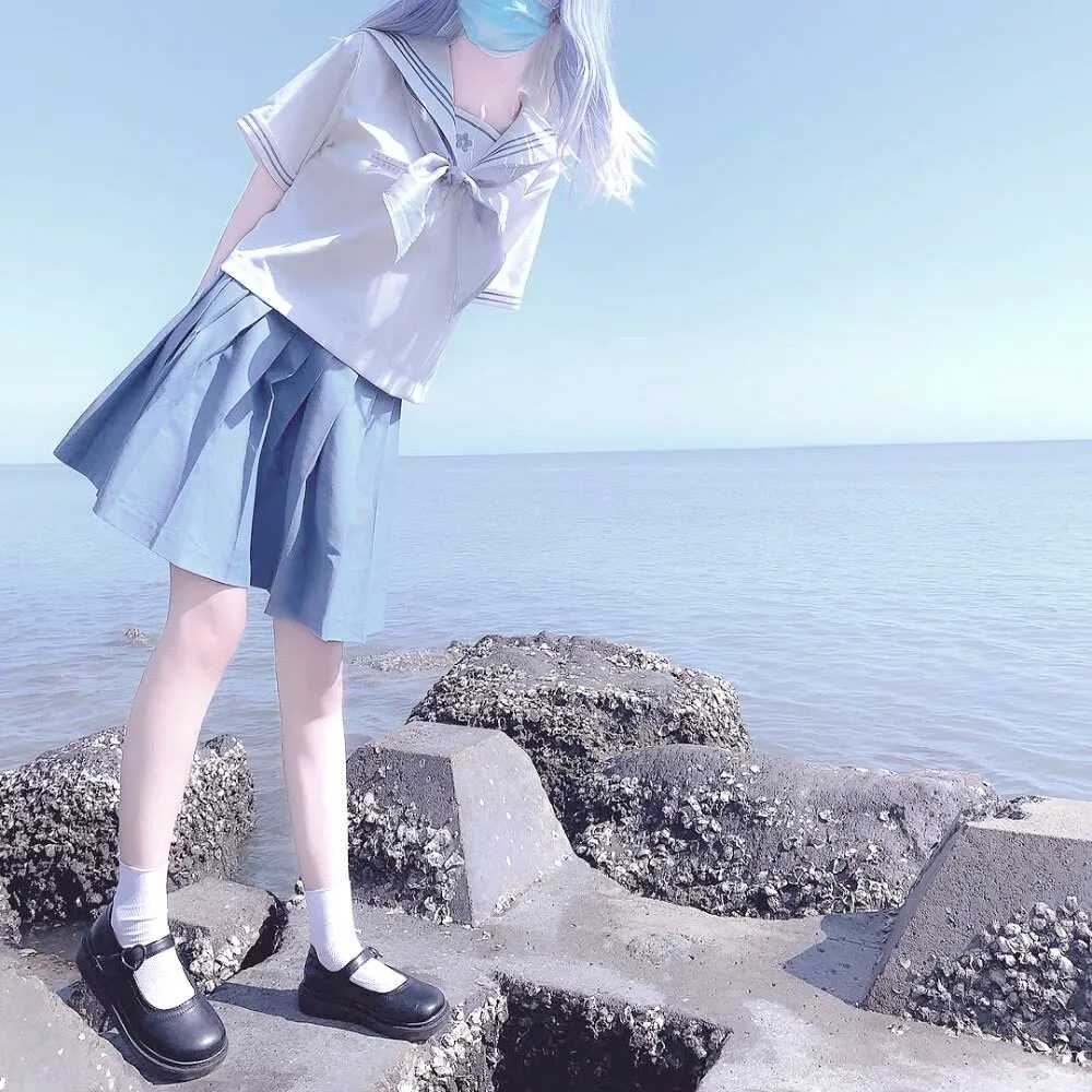 温柔女生头像 浅色系色调