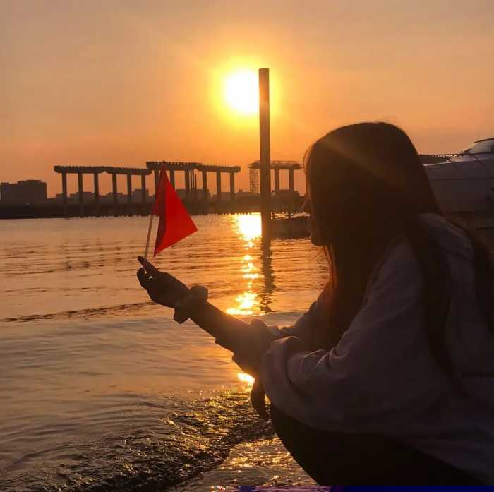 女生真人黄昏唯美头像