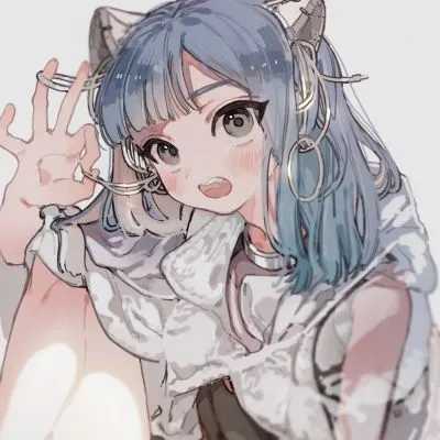 女生动漫头像微笑挑眉