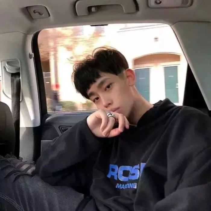 英伦风男生头像