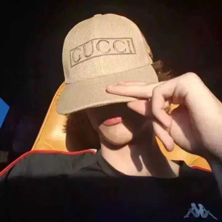 英伦风男生头像