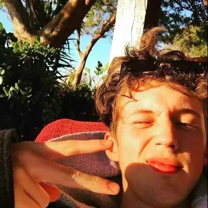 英伦风男生头像