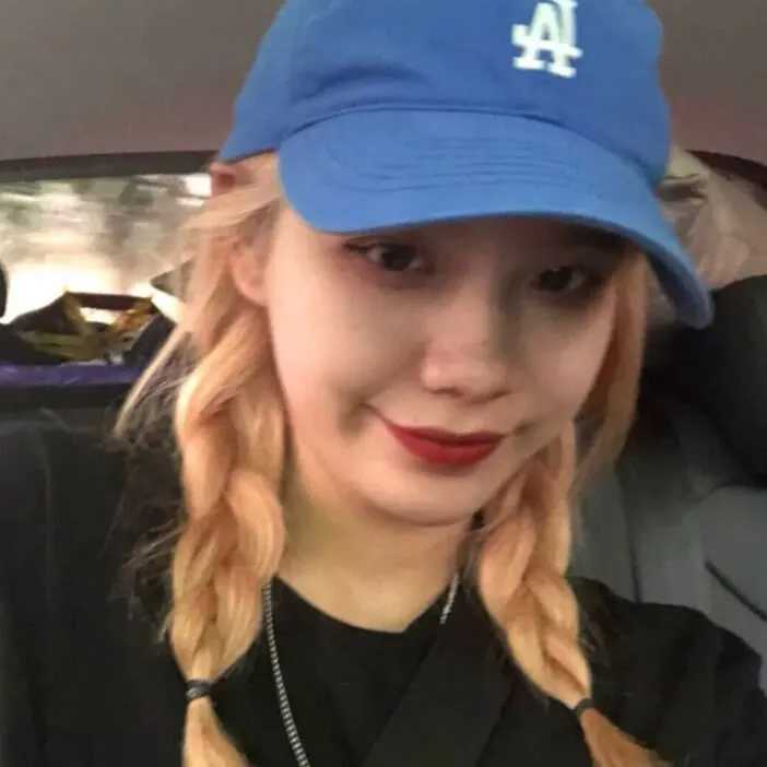 戴帽子女生头像(36p)