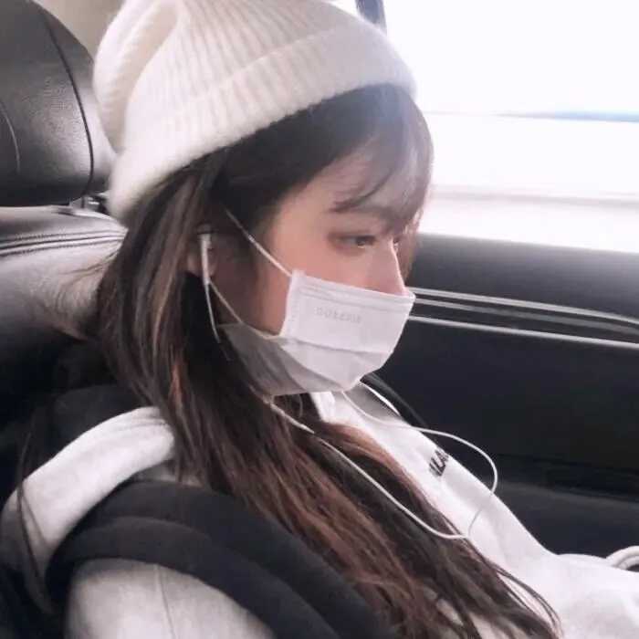 戴帽子女生头像(36p)