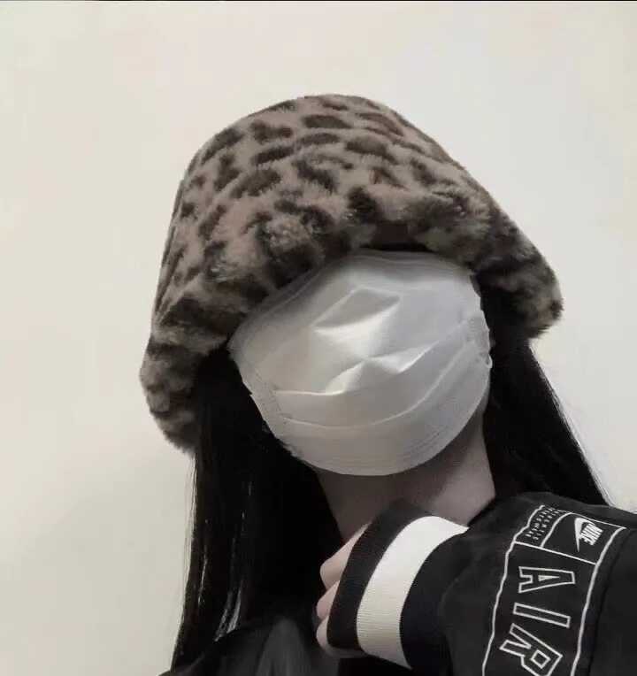 戴帽子女生头像(36p)