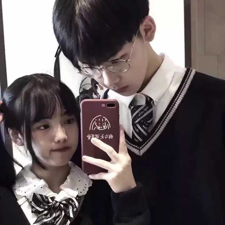 情侣头像双人两张接吻