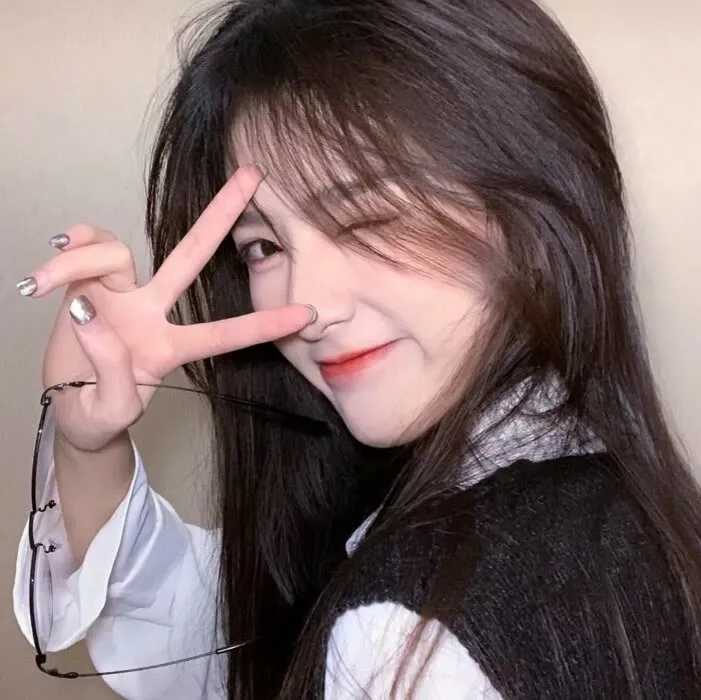 qq女生头像 小清新干净背景