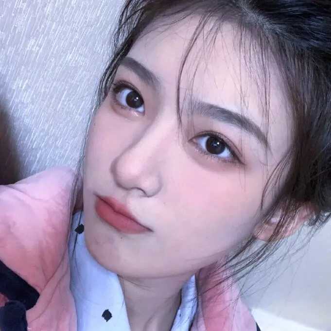 qq女生头像 小清新干净背景