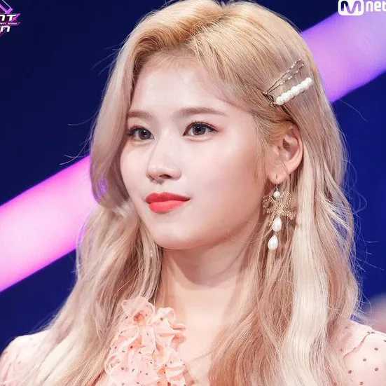TWICE Sana 凑崎纱夏头像