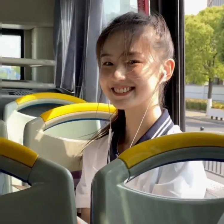 女生头像：夏日头像