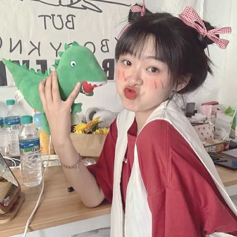 搞怪qq头像女生