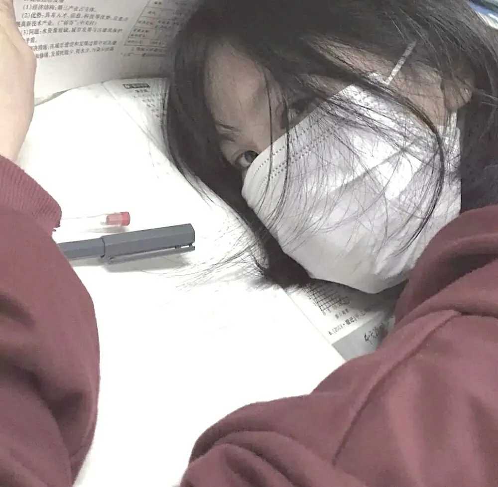搞怪qq头像女生