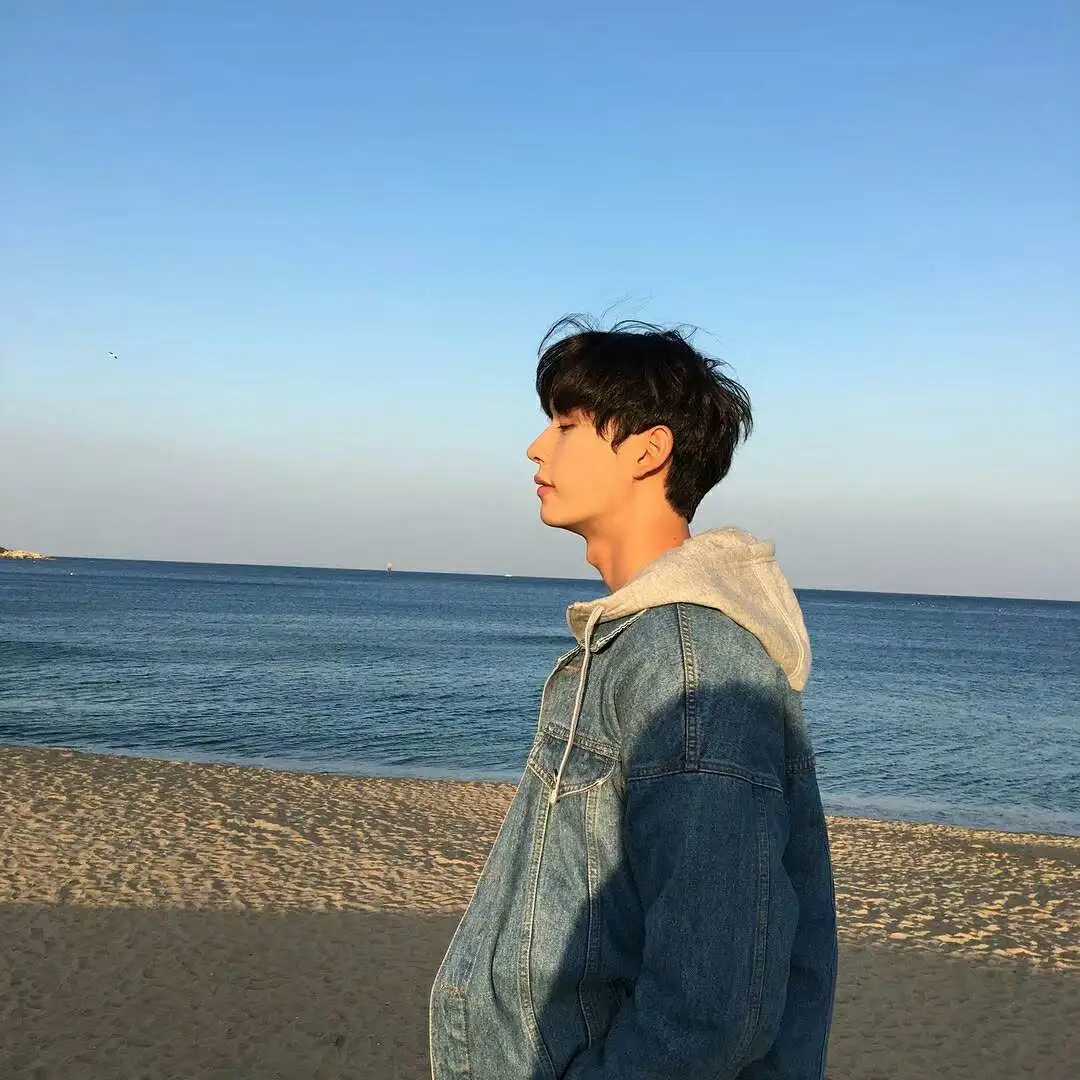 小哥哥头像：记录今日天空