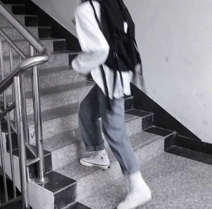 小哥哥头像：记录今日天空